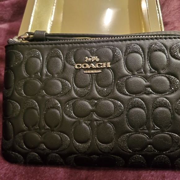 Coach Handbags - Coach wristlet